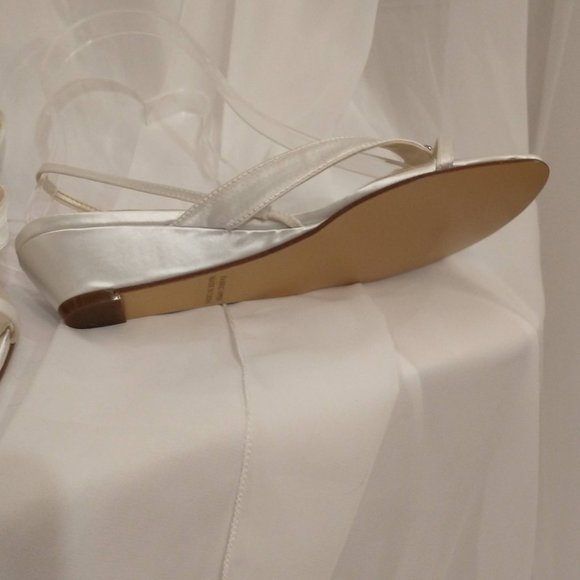 Right on Trend 2025 White Satin sandal with wedge - Picture 5 of 13